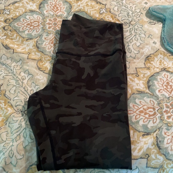 Lululemon Wunder Under leggings - Picture 3 of 4